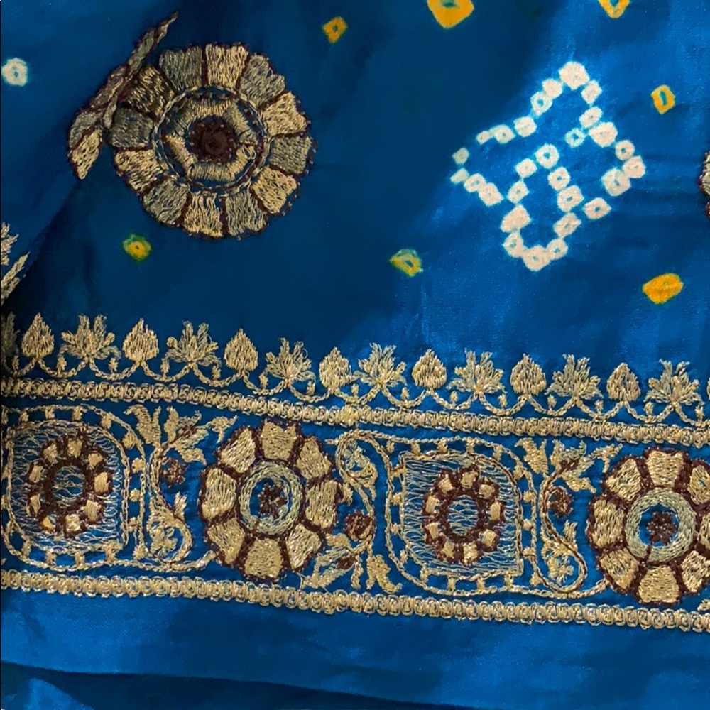 Pure/Silk Bandhani Saree Sari with stitched blouse - Picture 3 of 6